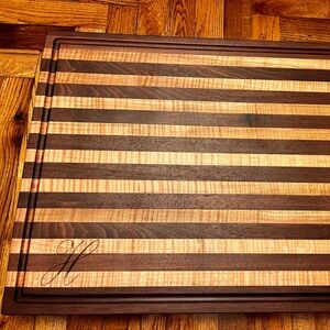 Walnut and Maple edge grain cutting board. Customizable size and etching.
